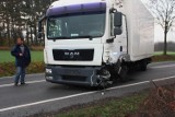 Wypadek w Perzycach - Czołowe zderzenie golfa z ciężarowym Manem. ZDJĘCIA