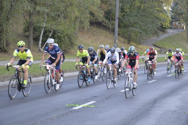 Niedzielny duathlon przyciągnął 170 zawodników i na kilka godzin zablokował ulice: Słowiańską, al. Andrzejewskiego, Roosevelta i poprzeczne ich przejazdy