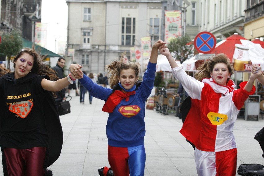 Superbohaterowie strajkowali na Mariackiej w Katowicach [ZOBACZ ZDJĘCIA]