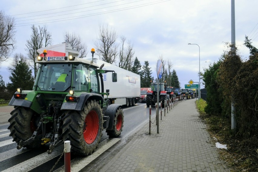 Protest rolników w Cerekwicy, na trasie Szamotuły - Poznań