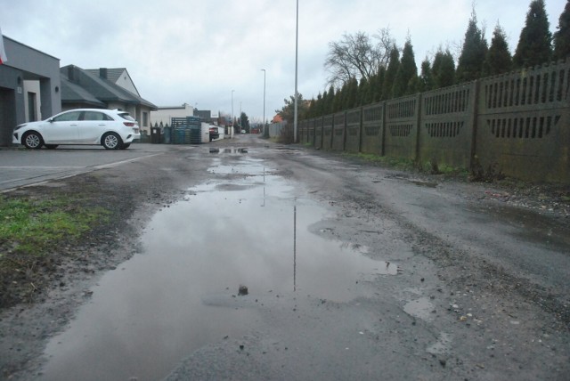 LESZNO. Ulica Miła to horror dla osób, które przy niej mieszkają. Podtopienia i czarny pył wciskający się dosłownie wszędzie