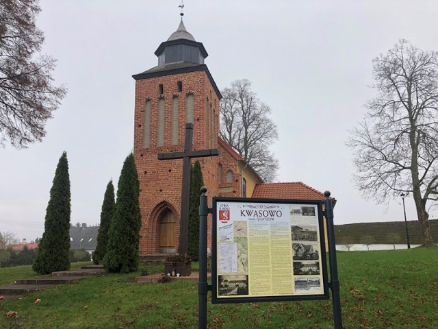 Zgodnie z zaleceniami konserwatora zabytków przebudowano portal zachodni (frontowy) wieży, któremu przywrócono typowo gotycki, łukowy charakter.