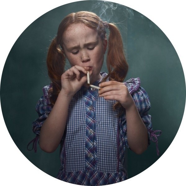 Dzieci palące papierosy. Szokująca kampania antynikotynowa [ZDJĘCIA]
