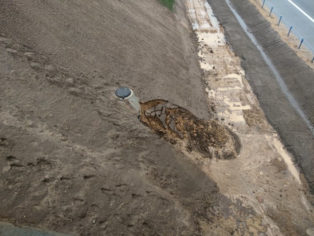 Na nowym odcinku autostrady A1 osunęła się skarpa. Na miejscu działały służby