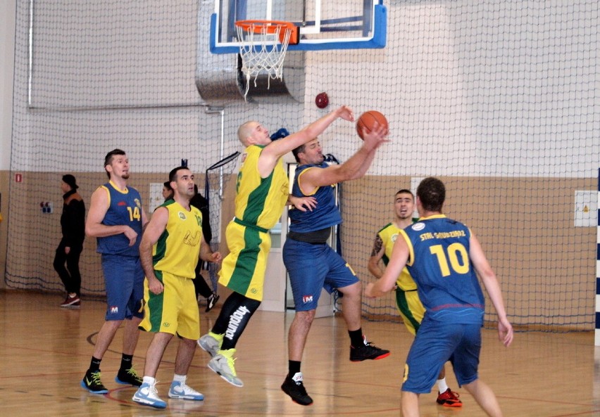 Trzecioligowi koszykarze rozpoczęli sezon 2015/16. KK...
