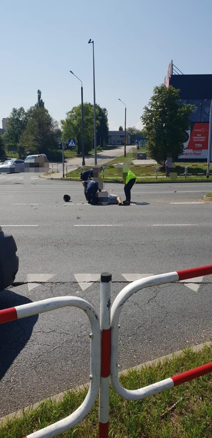 W miejscu wypadku interweniują wszystkie służby ratunkowe.