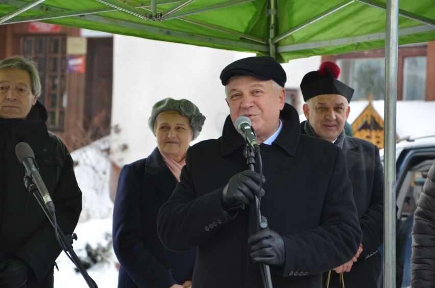 IV Jarmark Bożonarodzeniowy w Hajnówce. Pasaż ze stoiskami w...