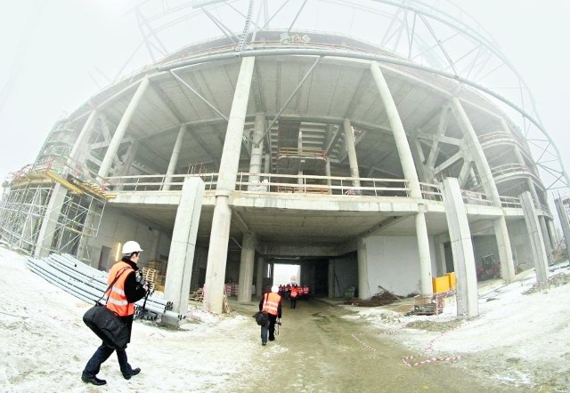 Mimo zimna, budowa stadionu idzie cały czas naprzód