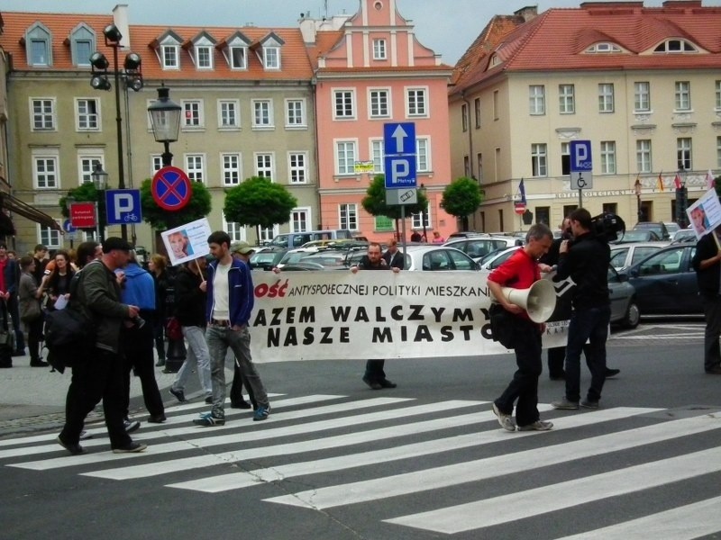 Poznań: Demonstracja anarchistów pod Urzędem Miasta [ZDJĘCIA]