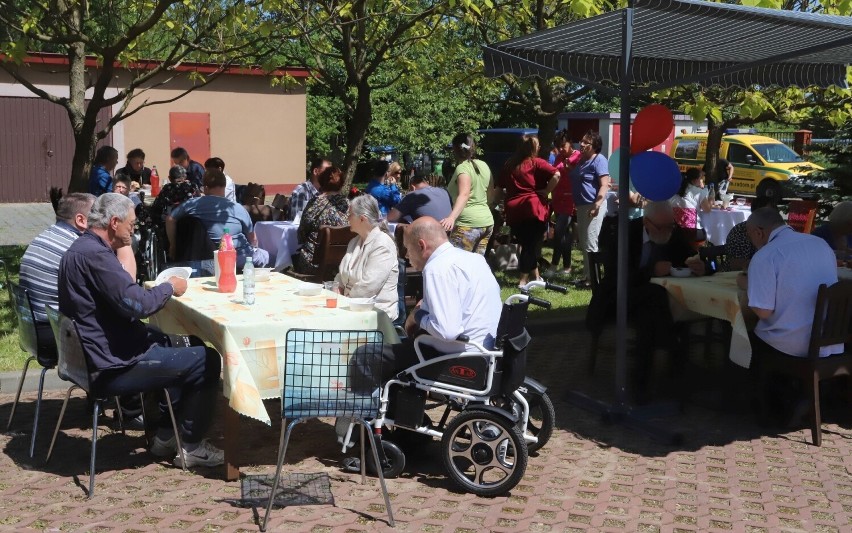 Piknik Sportowy w Domu Pomocy Społecznej przy ulicy Holszańskiej w Radomiu. Były rozgrywki, wspólne zabawy na świeżym powietrzu