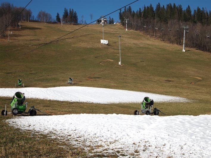 Zakopane: stacje narciarskie naśnieżają stoki [ZDJĘCIA]