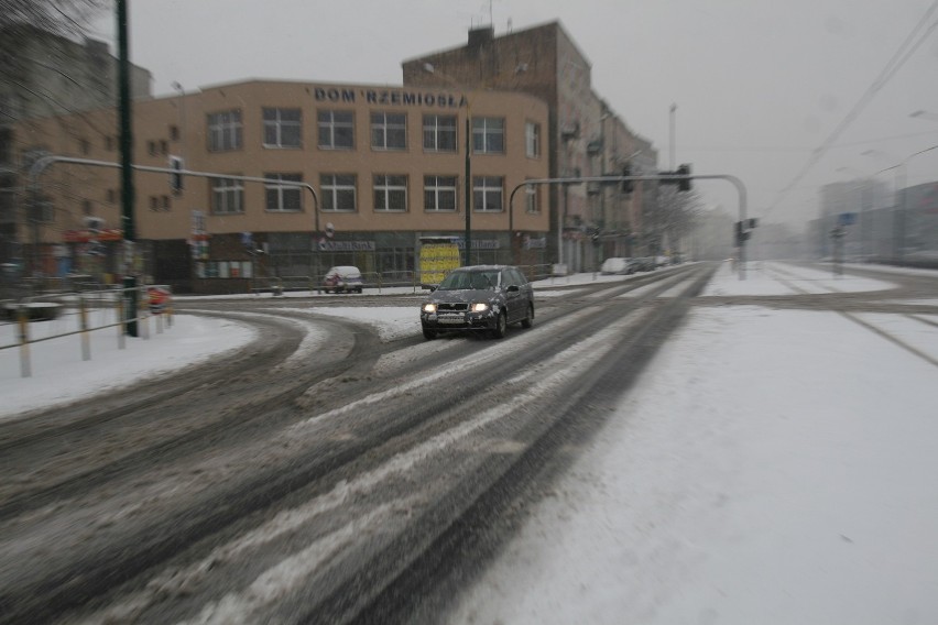 Wielkanoc 2013: Fatalne warunki na drogach woj. śląskiego [ZDJĘCIA, WIDEO, RAPORT]