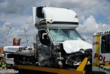 Śmiertelny wypadek na S11. Na trasie Kórnik - Poznań bus wjechał w ekipę drogowców. Nie żyją 2 osoby. "Kierowca mógł być zmęczony"