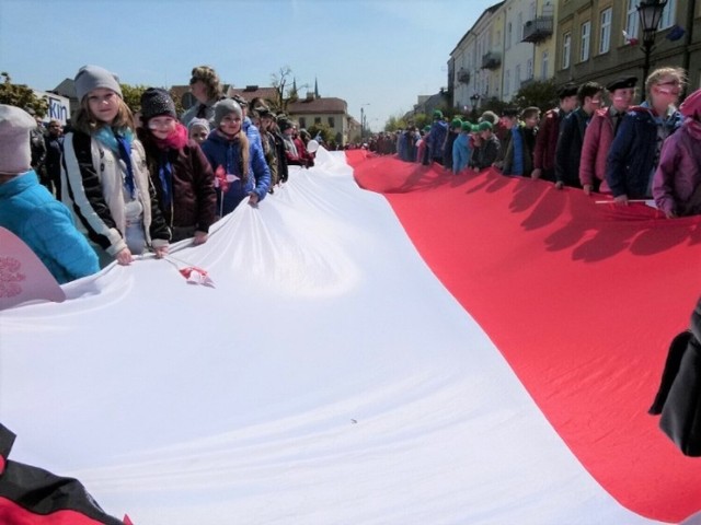 2 maja odbędzie się przemarsz ze 100-metrową flagą narodową z placu Piłsudskiego na plac Wolności i z powrotem. Organizatorem jest ZHP HUFIEC KUTNO.