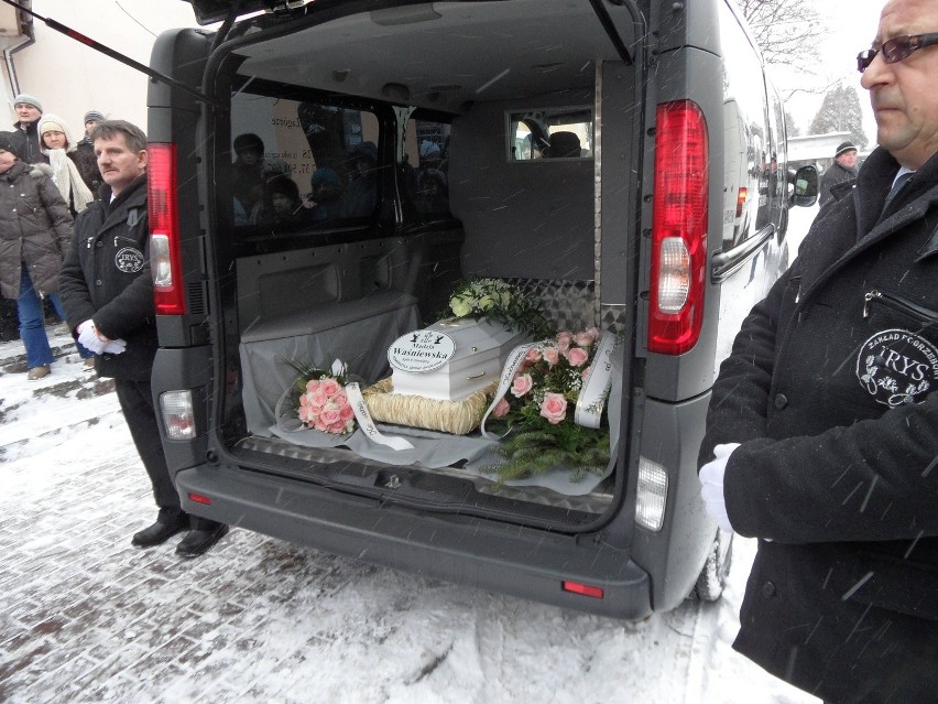 Pogrzeb Magdy z Sosnowca: Gdzie była matka? [ZDJĘCIA i WIDEO]