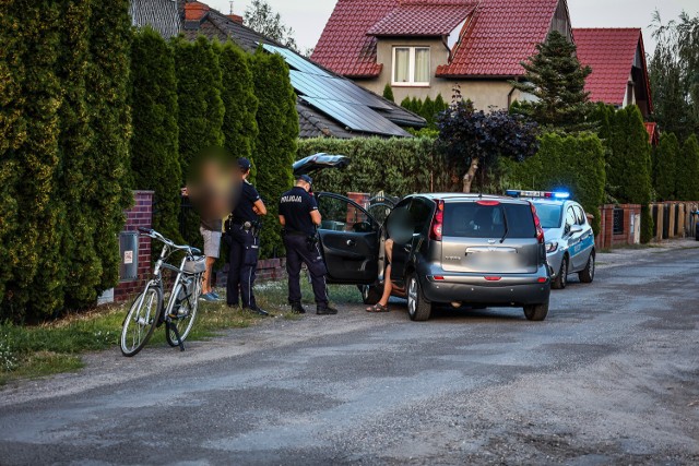 Kierowca po alkoholu wjechał w ogrodzenie domu sąsiada w Lesznie na ulicy Dunikowskiego