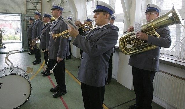 Odznaczenia Zasłużony policjant wręczał Śląski Komendant...