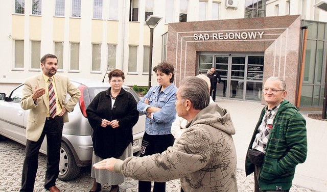 Pierwsza pikieta zgierzan przed sądem przy ul. Sokołowskiej miała miejsce we wrześniu.