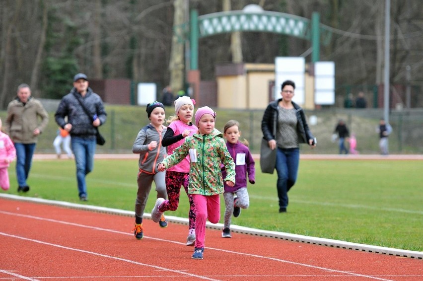 Biegi z marzanną w Świnoujściu - tak sportowcy witali wiosnę