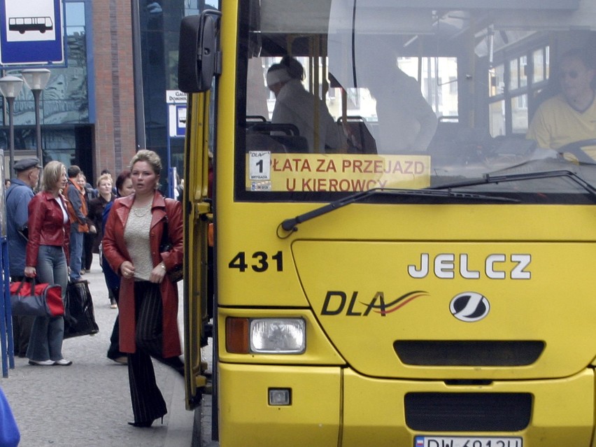 Autobusem pod Wrocław nawet o jedną trzecią drożej