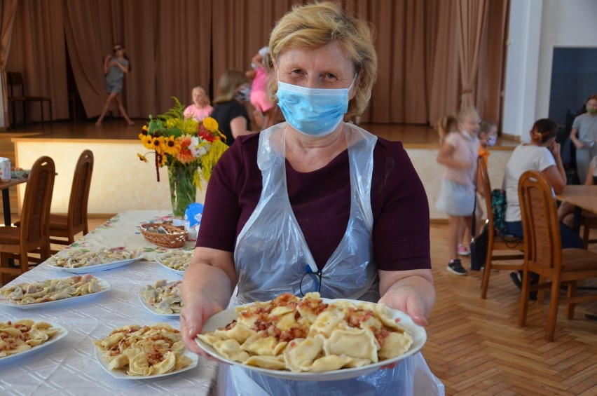 Wylepianki z Kobylanki - trwa wielkie klejenie pierogów na...