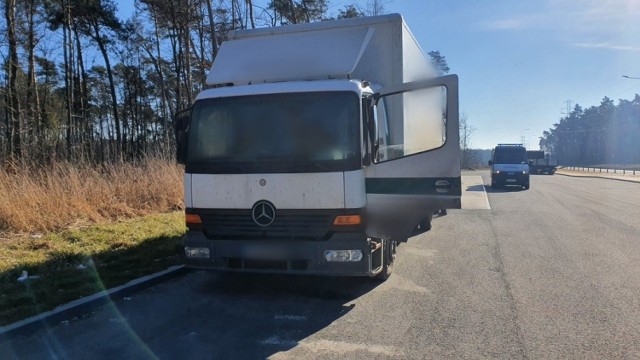 Inspektorzy z Kędzierzyna-Koźla zatrzymali kolejną zdezelowaną ciężarówkę.