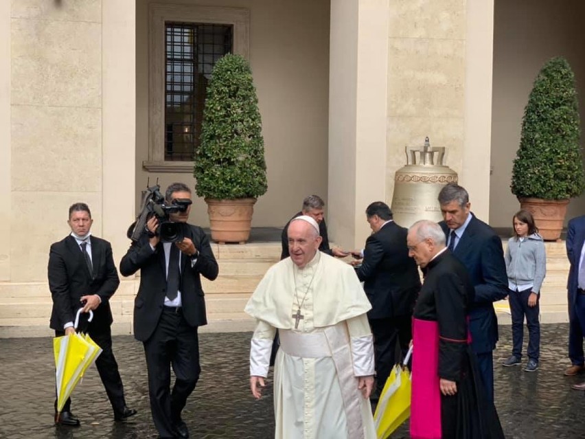 Papież Franciszek pobłogosławił w Watykanie odlany w...