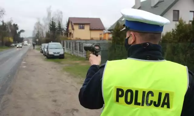 Sześć odebranych praw jazdy, trzech nietrzeźwych kierujących i 163 wykroczenia w ruchu drogowym to bilans ostatniego weekendu na drogach powiatu lipnowskiego. Prowadzona tylko jednego dnia akcja „Prędkość” ujawniła ponad 78 kierujących, którzy zbyt mocno wciskali pedał gazu.