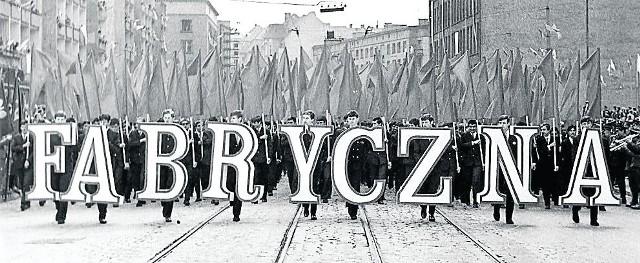 Pochód ulicą Świerczewskiego (dzisiaj Piłsudskiego) we Wrocławiu. 1 maja 1969 roku