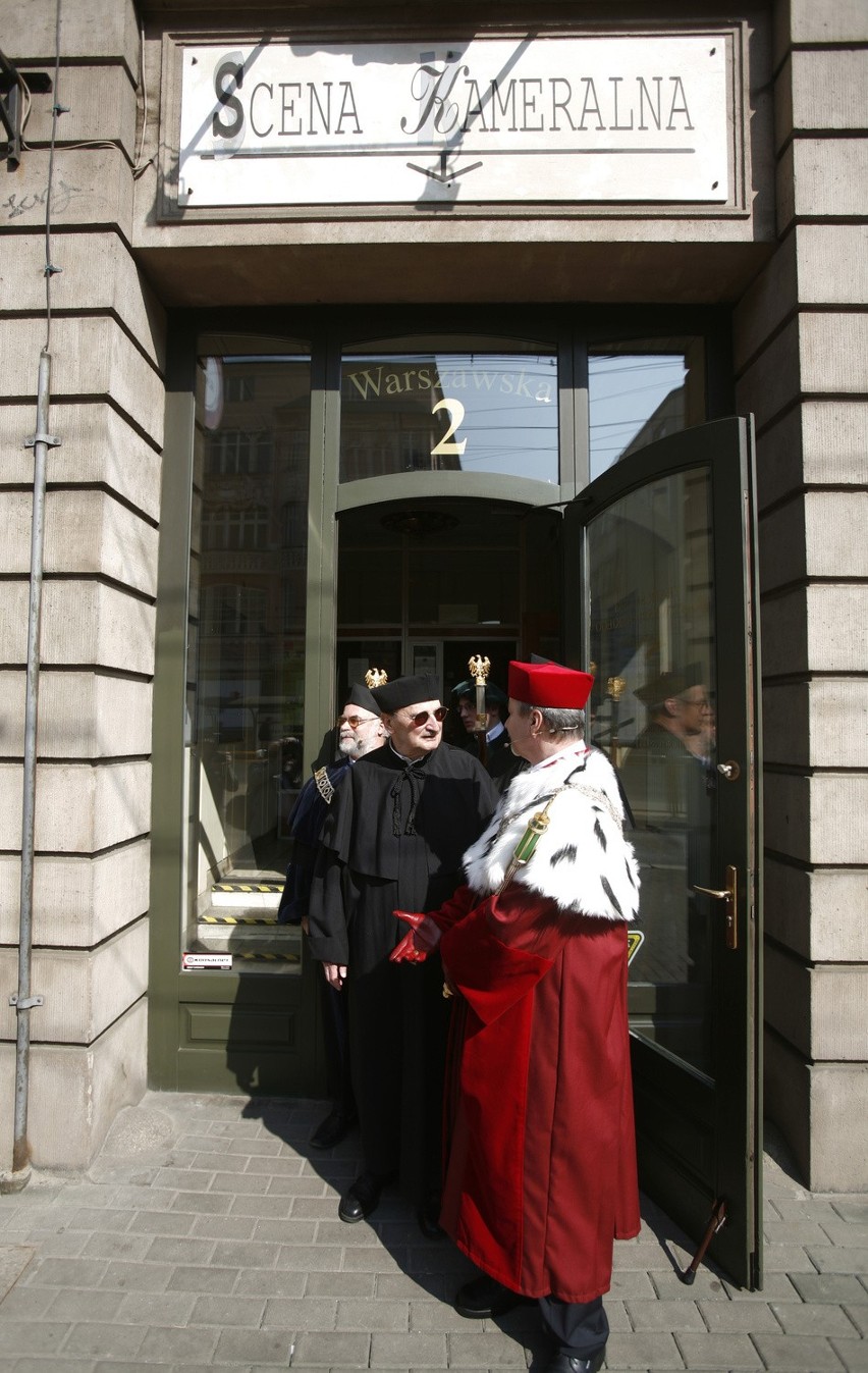 Sławomir Mrożek z doktoratem honoris causa Uniwersytetu...