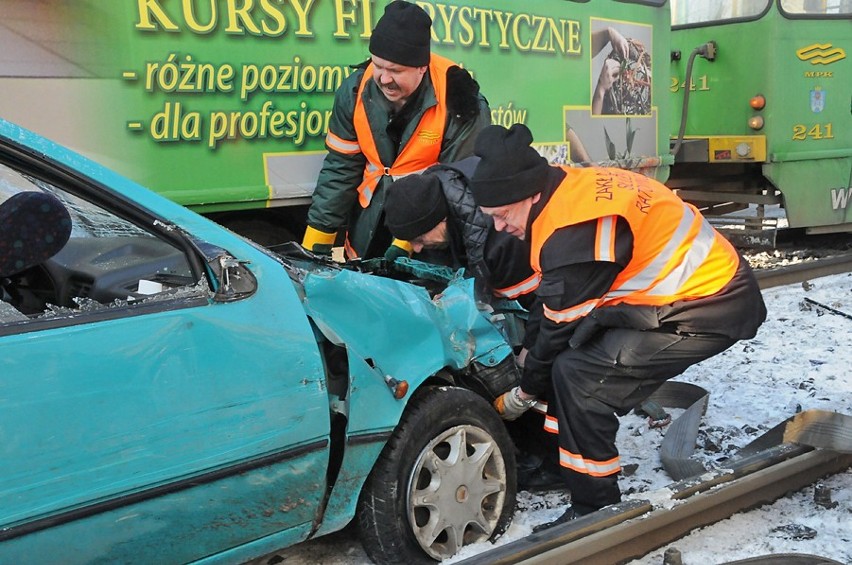 Na ulicy Królowej Jadwigi w Poznaniu samochód wypadł na...