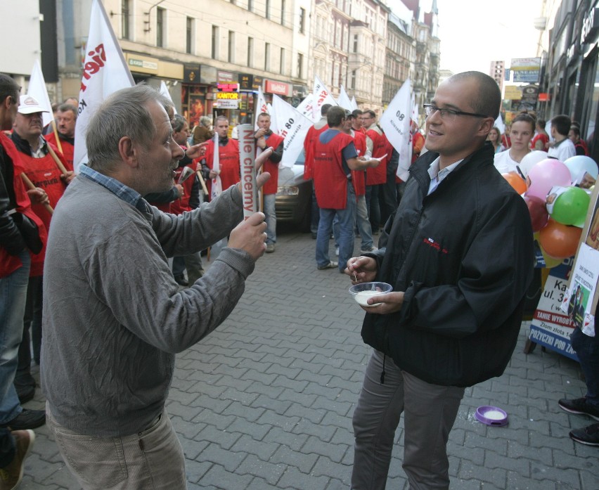 Katowice: Protest Sierpnia 80 przeciwko rządowym cięciom [ZDJĘCIA]