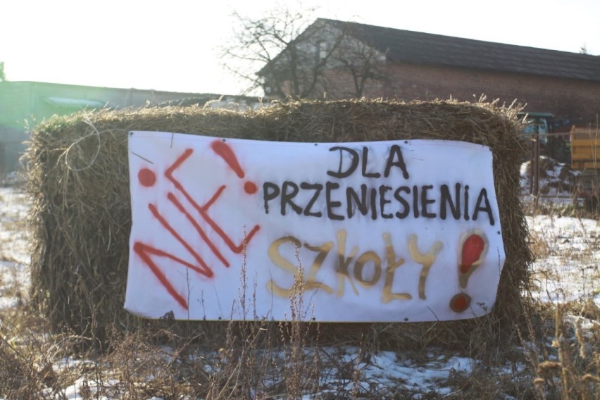 Banery rozwieszone przez mieszkańców Połczyna