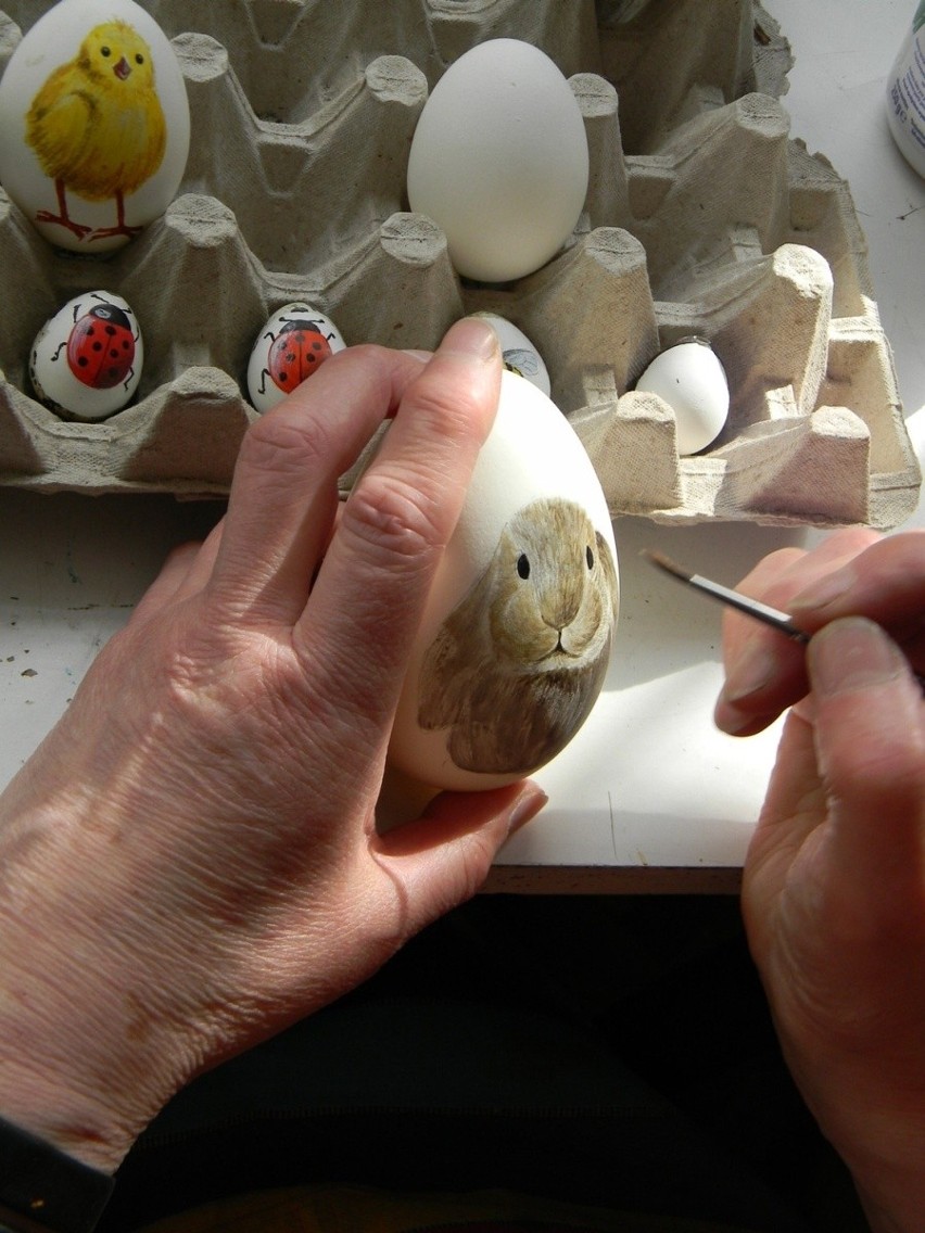 Wielkanoc 2012: Jak pomalować jajka? [FILMY, ZDJĘCIA]