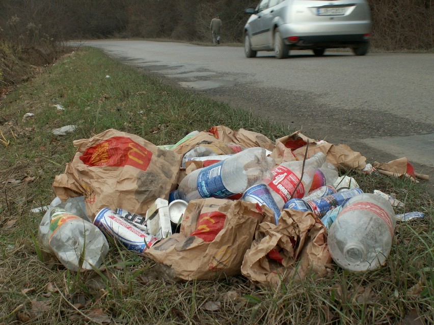 Dolina Ciemięgi tonie w śmieciach