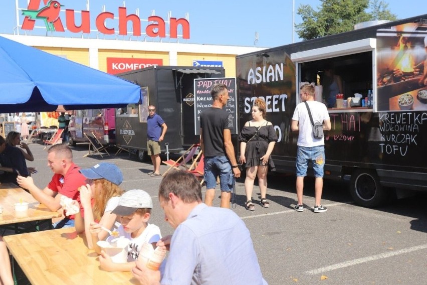 Zlot food trucków na parkingu CH Tulipan, czyli smaczne pożegnanie lata w Łodzi!