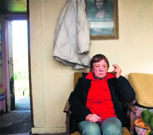 63-letnia Anna Ułanowicz koczuje w działkowej altanie. Z niepokojem wypatruje zimy