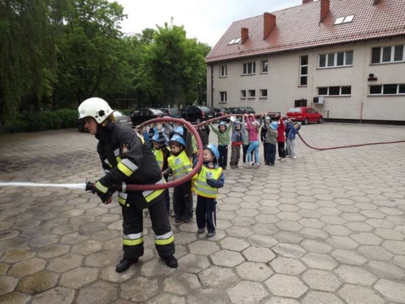 Dzieci w Komendzie Powiatowej Państwowej Straży Pożarnej w...