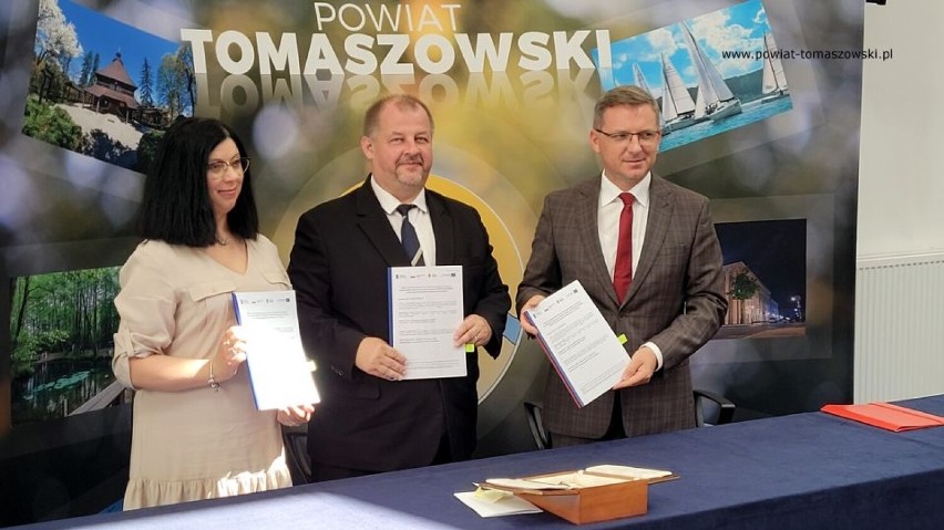 ZSP nr 3 w Tomaszowie podpisał umowę na dofinansowanie unijnego projektu [ZDJĘCIA]