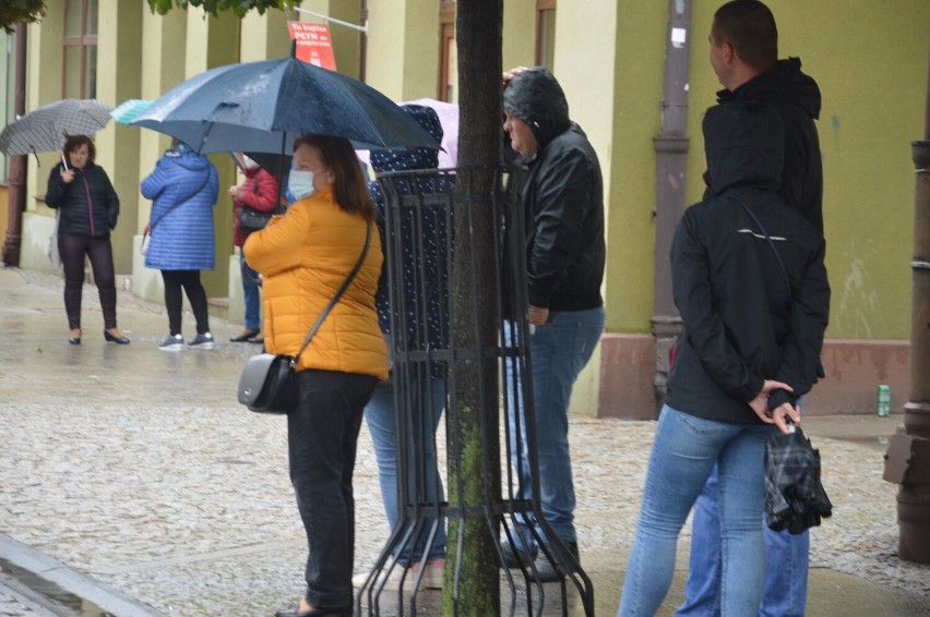 Parada Święta Kwiatów, Owoców i Warzyw w strugach deszczu. CZ 1