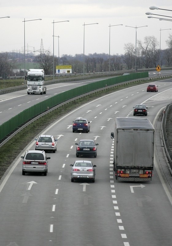 W połowie przyszłego roku kierowcy jadący z Wrocławia do Katowic będą wreszcie mieli gdzie zatankować, zjeść czy skorzystać z WC