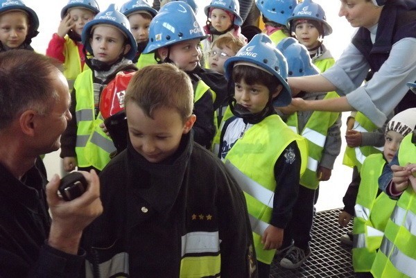 Przedszkolaki z parafii p.w. św. Floriana odwiedzili strażaków