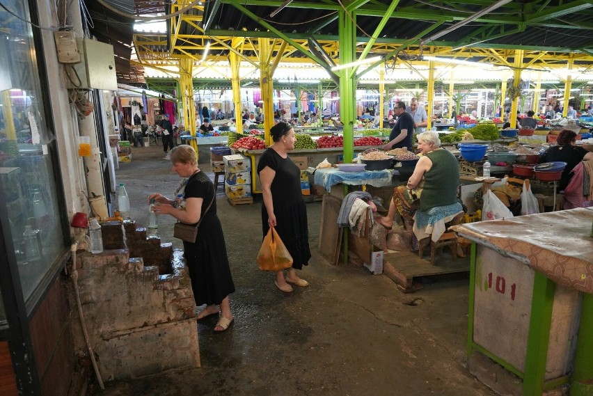 Zielony Bazar w Kutaisi. Handlowa esencja Gruzji. Tu należy...