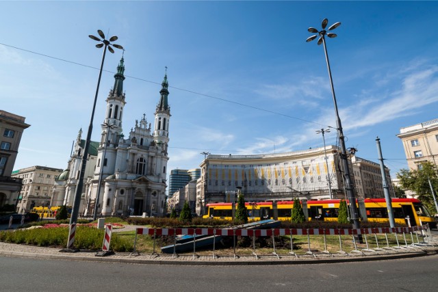 Tęczę z placu Zbawiciela zdjęto rok temu. Przypominamy kontrowersyjny symbol Warszawy [ZDJĘCIA]