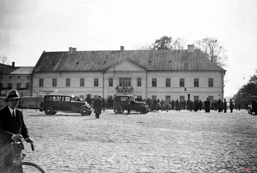 Budynek olkuskiego starostwa. Fotografia wykonana roku 1943