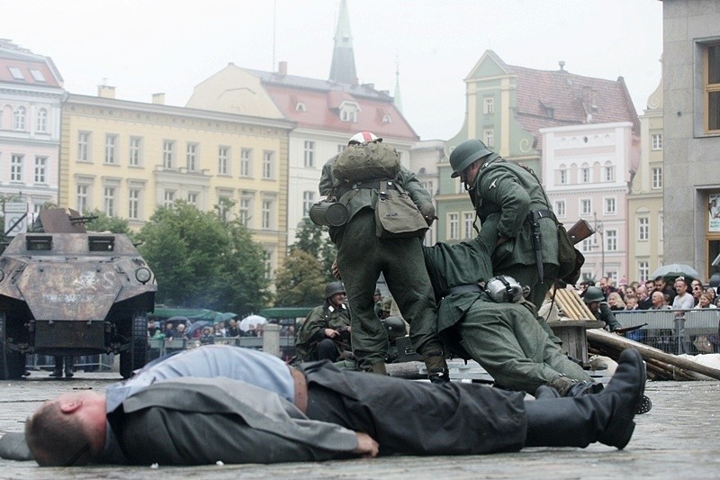 Wrocław: Rekonstrukcja Powstania Warszawskiego w Rynku