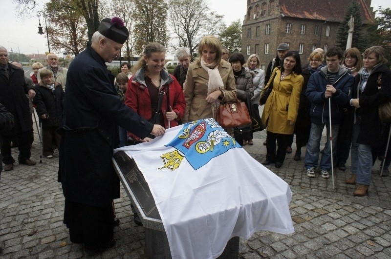 Poznań: Przed katedrą odsłonięto makietę Ostrowa Tumskiego [ZDJĘCIA]