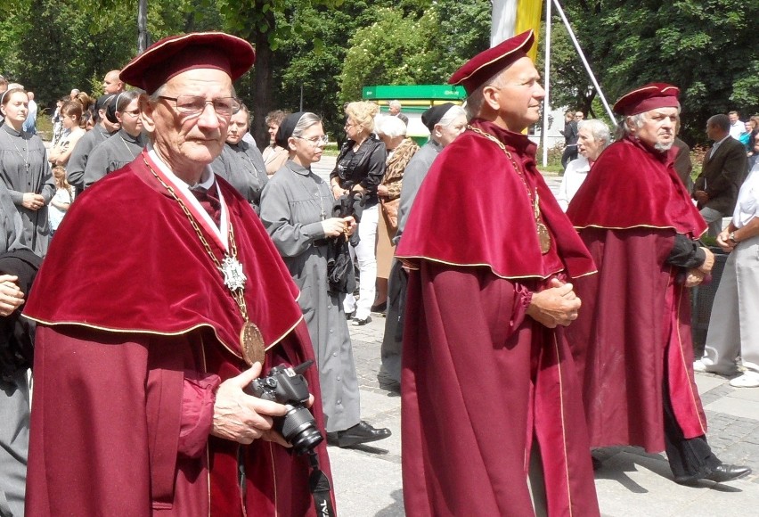 Boże Ciało w Częstochowie: Procesja przeszła Aleją NMP [ZDJĘCIA]