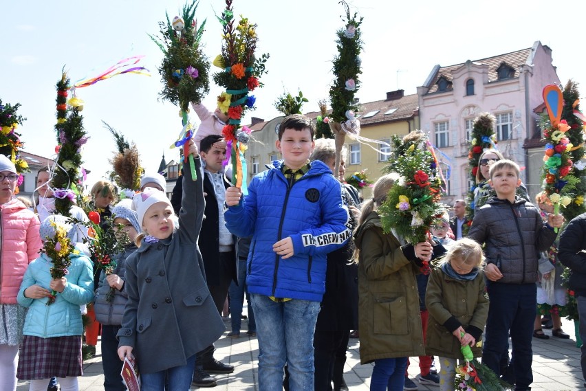 Chrzanów. Tradycyjny konkurs palm wielkanocnych na chrzanowskim Rynku