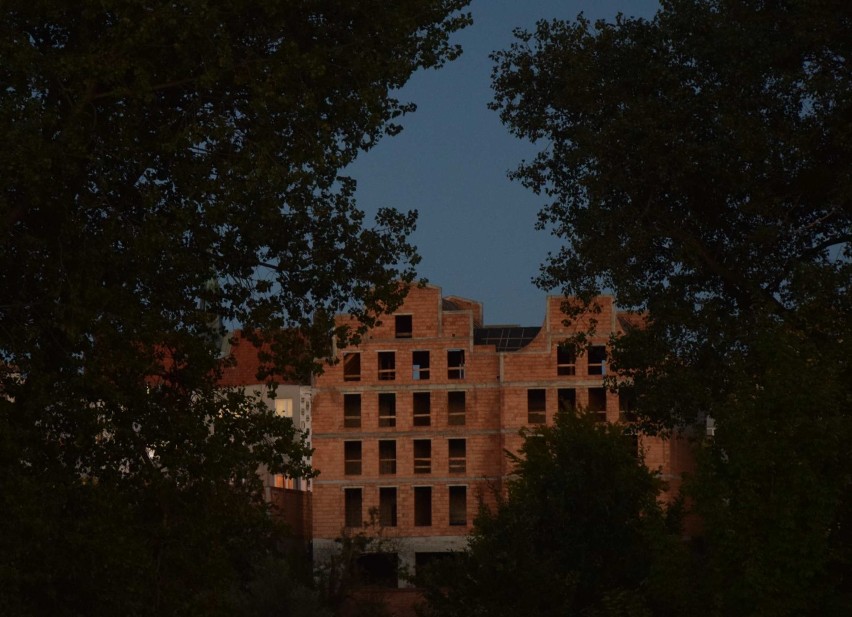 Malbork. Nowa zabudowa na Starym Mieście [ZDJĘCIA]. Budynki "urosły" i coraz bardziej odznaczają się w panoramie